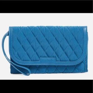 NWT Vera Bradley Trimmed Wristlet in Bahama Bay Turqoise Quilted Microfiber